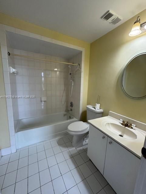 Active With Contract: $229,900 (2 beds, 2 baths, 840 Square Feet)