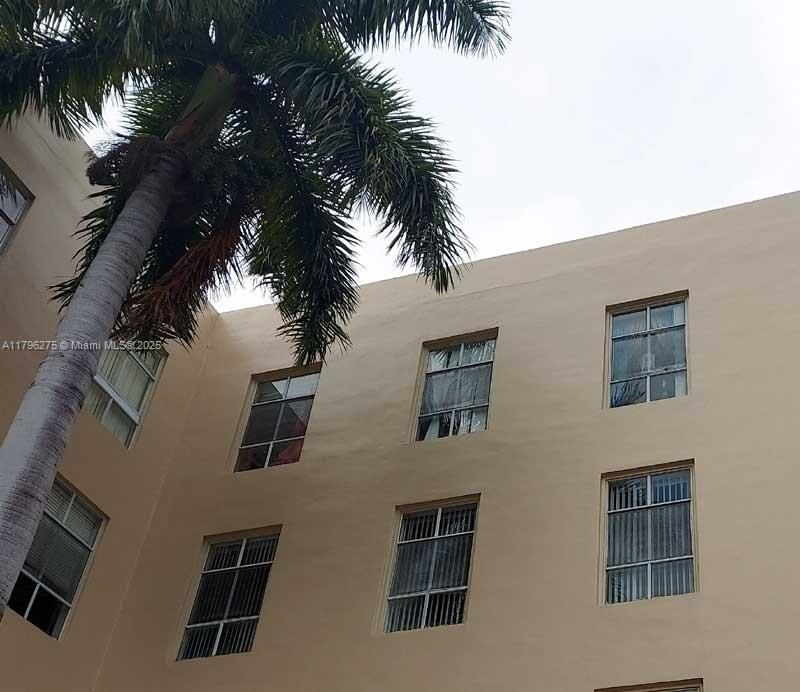 Active With Contract: $229,900 (2 beds, 2 baths, 840 Square Feet)