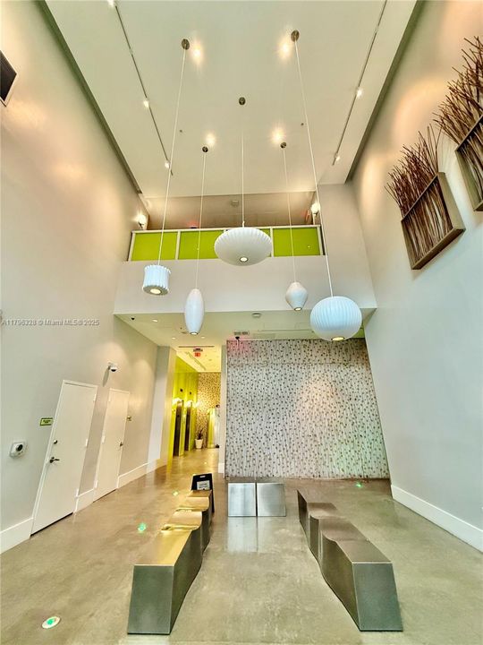 For Sale: $319,900 (1 beds, 1 baths, 651 Square Feet)