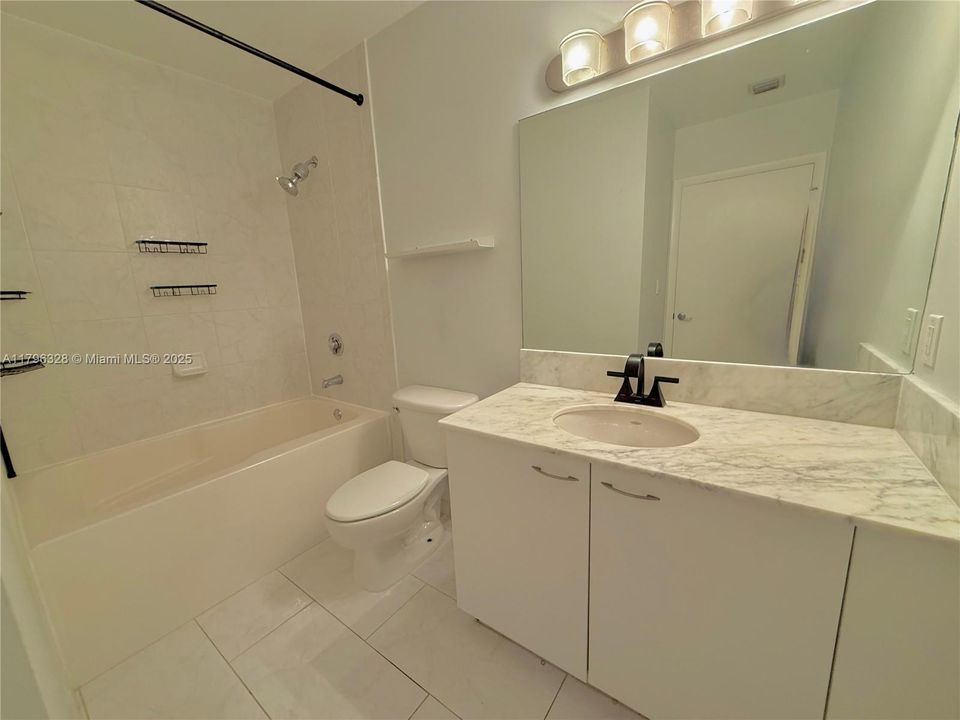 For Sale: $319,900 (1 beds, 1 baths, 651 Square Feet)
