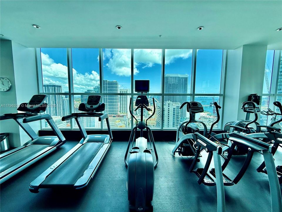 For Sale: $319,900 (1 beds, 1 baths, 651 Square Feet)