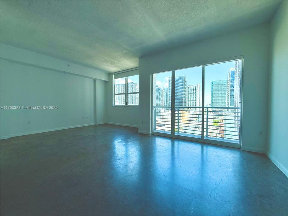 For Sale: $319,900 (1 beds, 1 baths, 651 Square Feet)