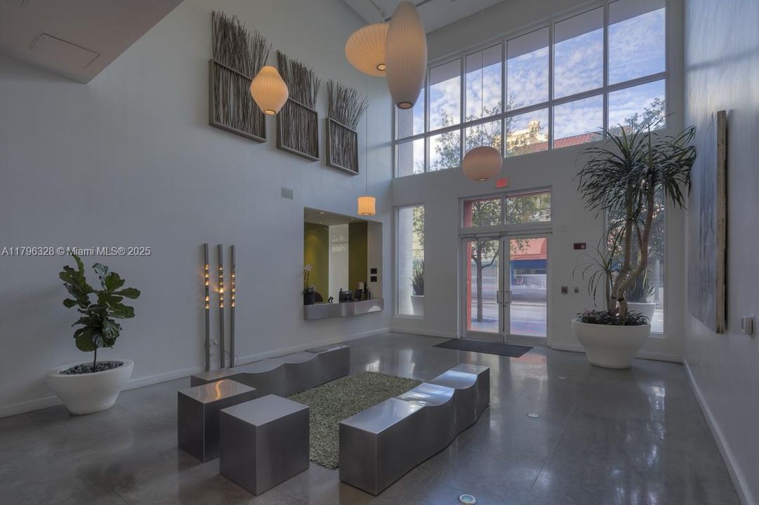 For Sale: $319,900 (1 beds, 1 baths, 651 Square Feet)