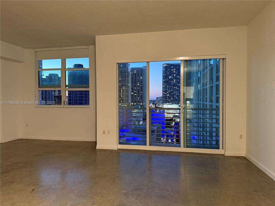 For Sale: $319,900 (1 beds, 1 baths, 651 Square Feet)