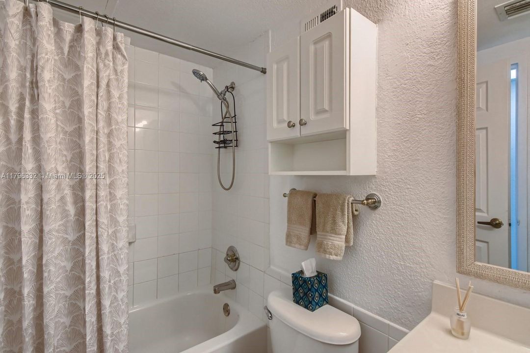 Recently Rented: $2,000 (0 beds, 1 baths, 590 Square Feet)