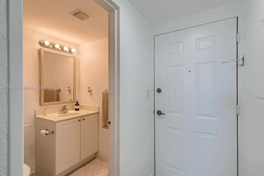 Recently Rented: $2,000 (0 beds, 1 baths, 590 Square Feet)