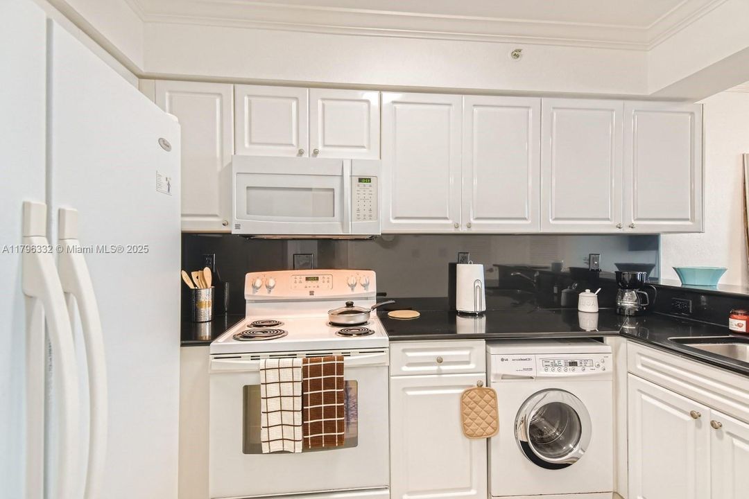 Recently Rented: $2,000 (0 beds, 1 baths, 590 Square Feet)