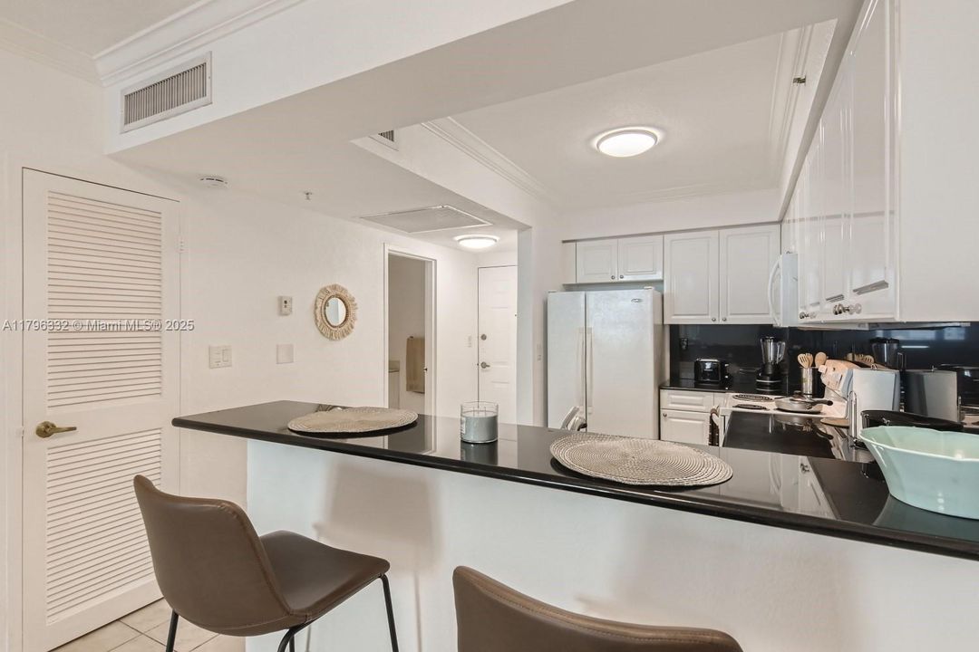 Recently Rented: $2,000 (0 beds, 1 baths, 590 Square Feet)