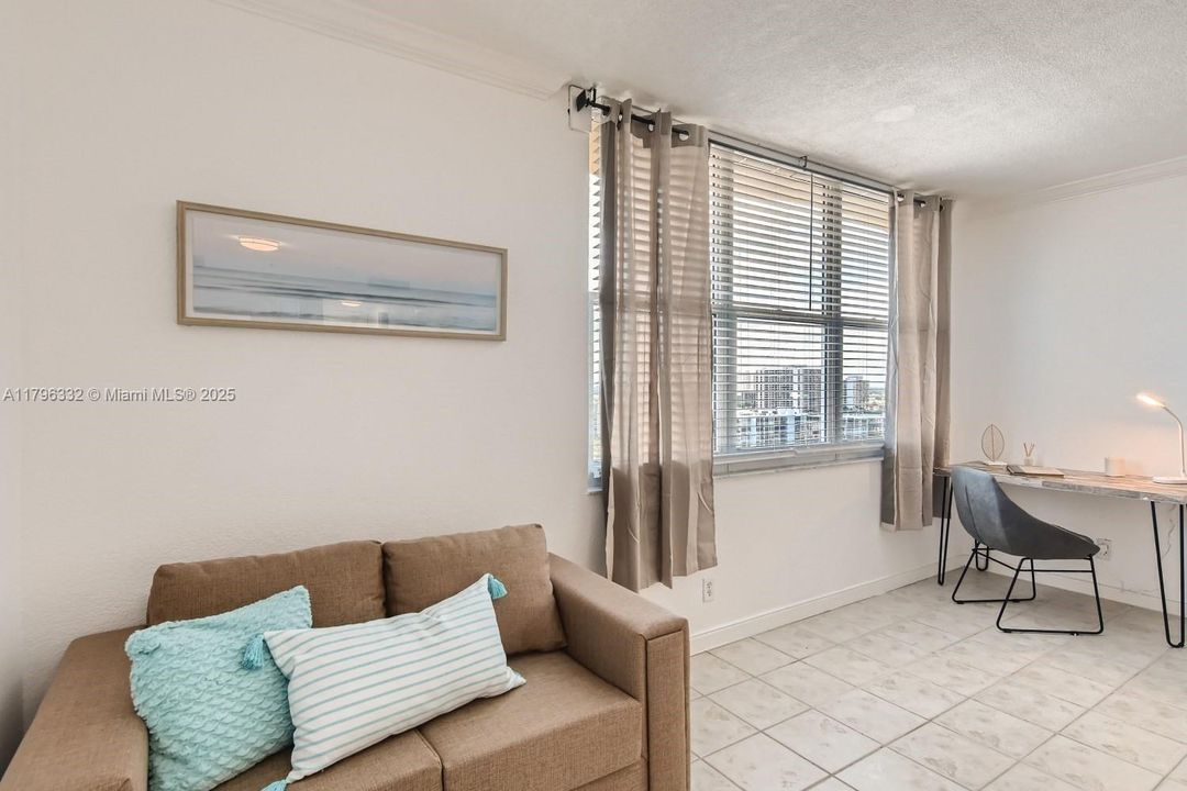 Recently Rented: $2,000 (0 beds, 1 baths, 590 Square Feet)