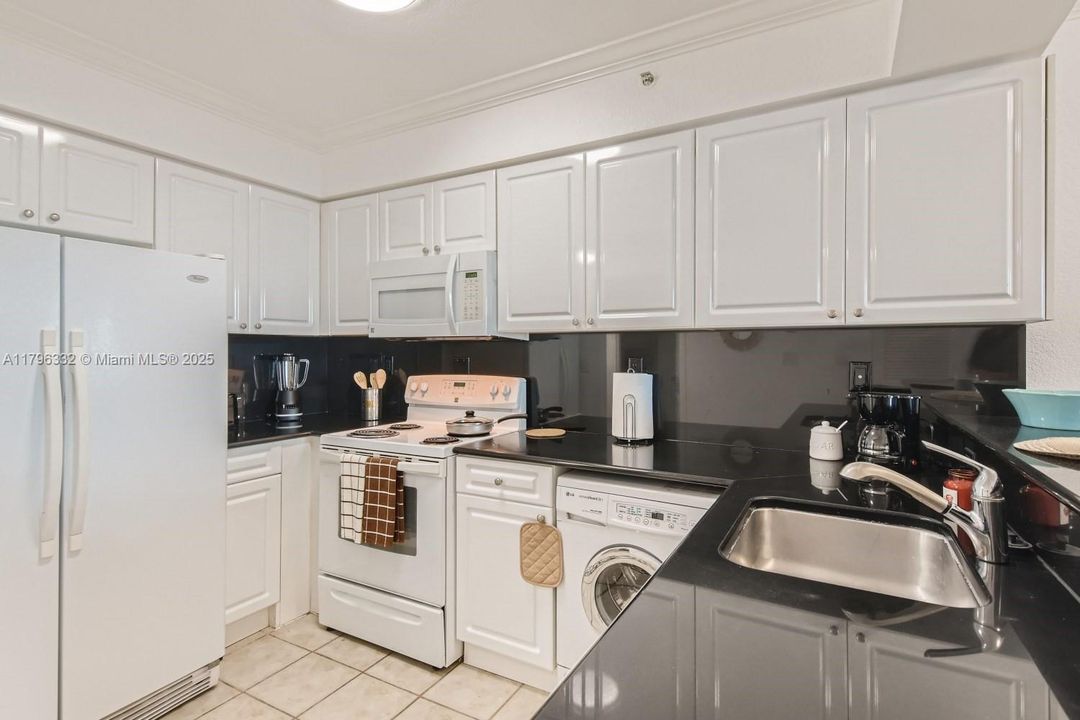 Recently Rented: $2,000 (0 beds, 1 baths, 590 Square Feet)