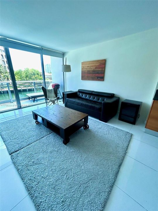 For Sale: $405,000 (0 beds, 1 baths, 779 Square Feet)