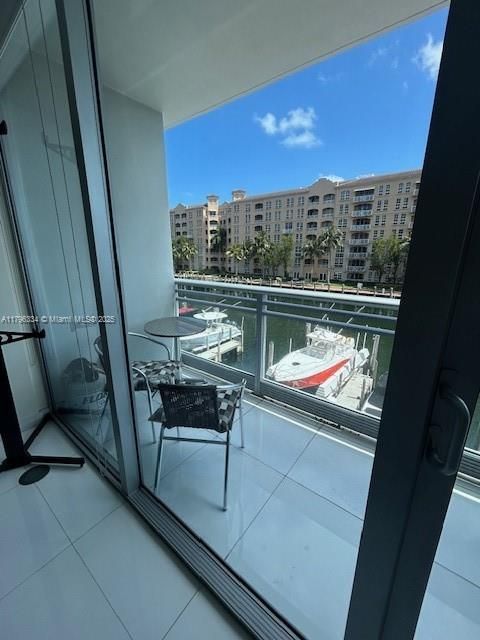 For Sale: $405,000 (0 beds, 1 baths, 779 Square Feet)