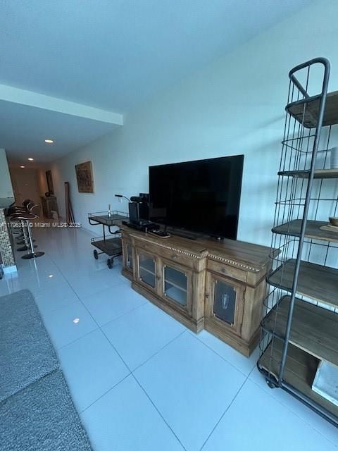 For Sale: $405,000 (0 beds, 1 baths, 779 Square Feet)