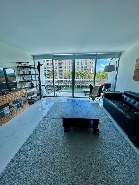 For Sale: $405,000 (0 beds, 1 baths, 779 Square Feet)