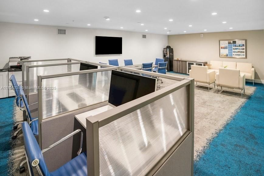 For Sale: $405,000 (0 beds, 1 baths, 779 Square Feet)