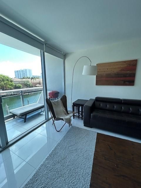 For Sale: $405,000 (0 beds, 1 baths, 779 Square Feet)