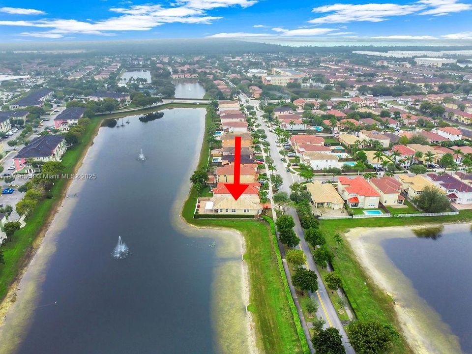 Recently Sold: $930,000 (4 beds, 3 baths, 1985 Square Feet)