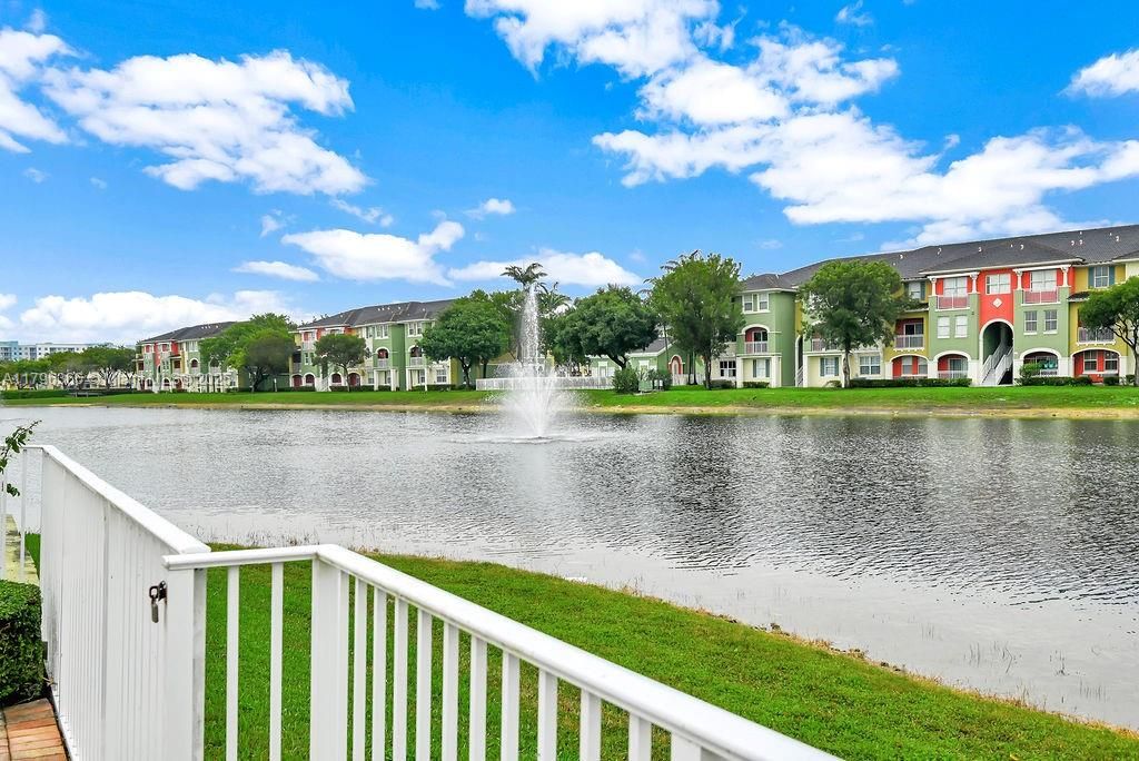 Recently Sold: $930,000 (4 beds, 3 baths, 1985 Square Feet)