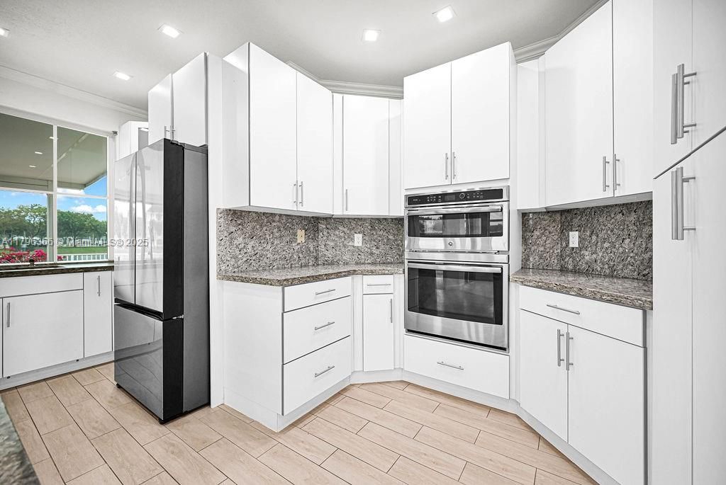 Recently Sold: $930,000 (4 beds, 3 baths, 1985 Square Feet)