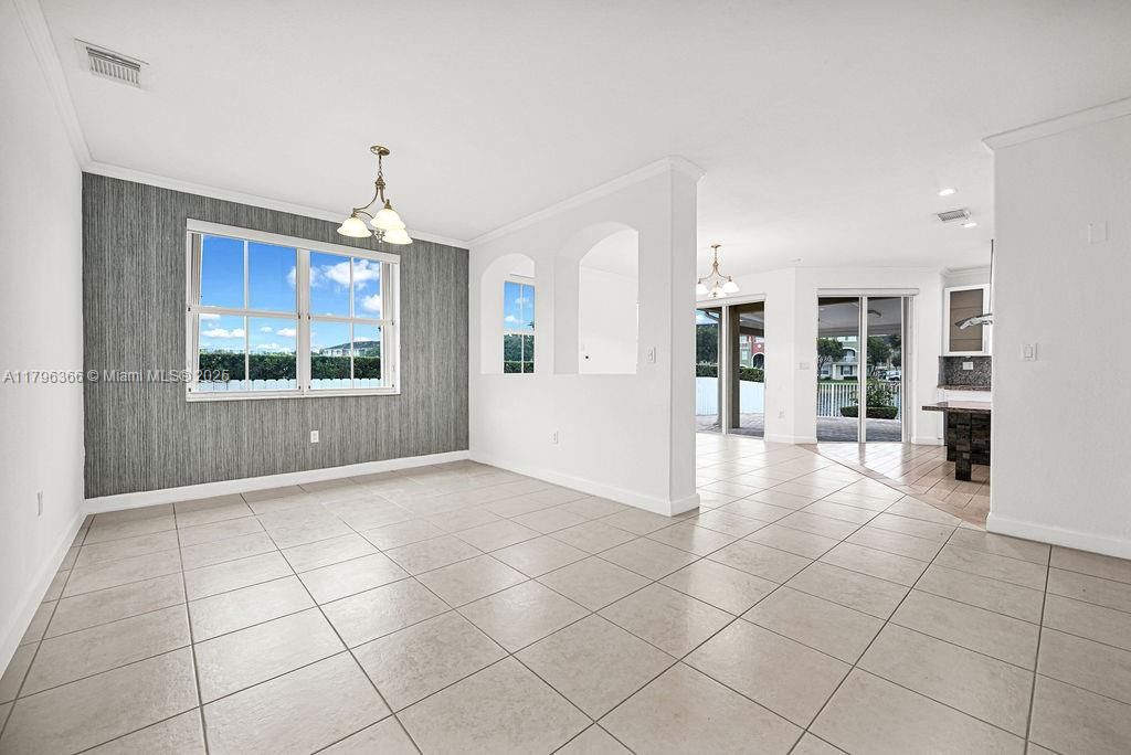 Recently Sold: $930,000 (4 beds, 3 baths, 1985 Square Feet)