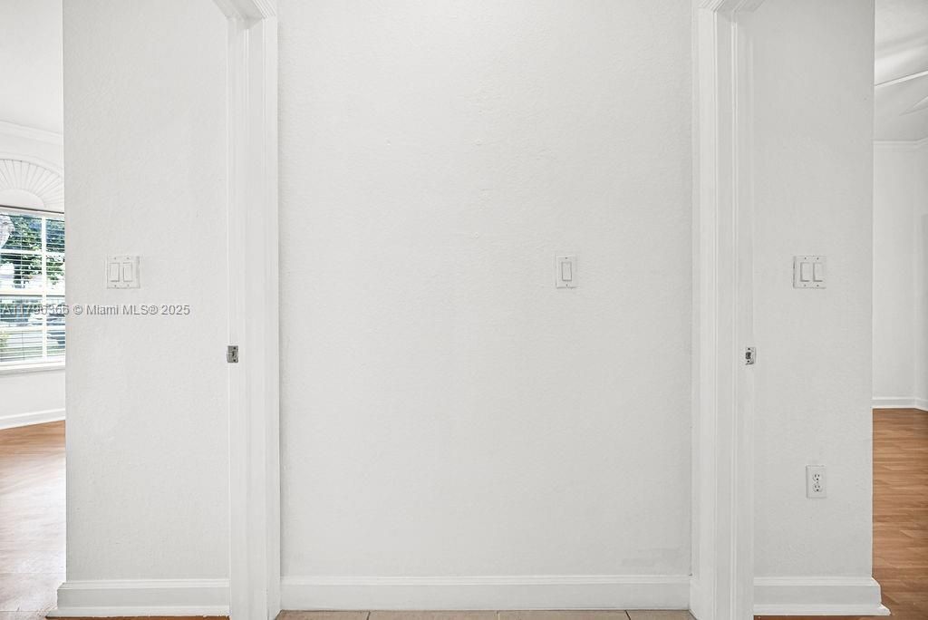 Recently Sold: $930,000 (4 beds, 3 baths, 1985 Square Feet)