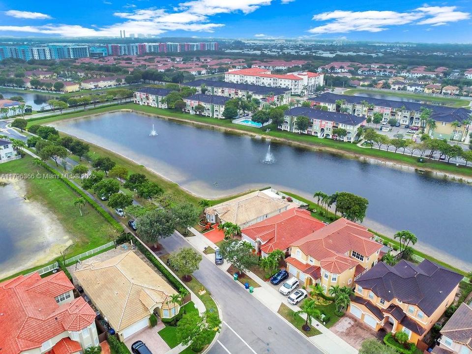 Recently Sold: $930,000 (4 beds, 3 baths, 1985 Square Feet)