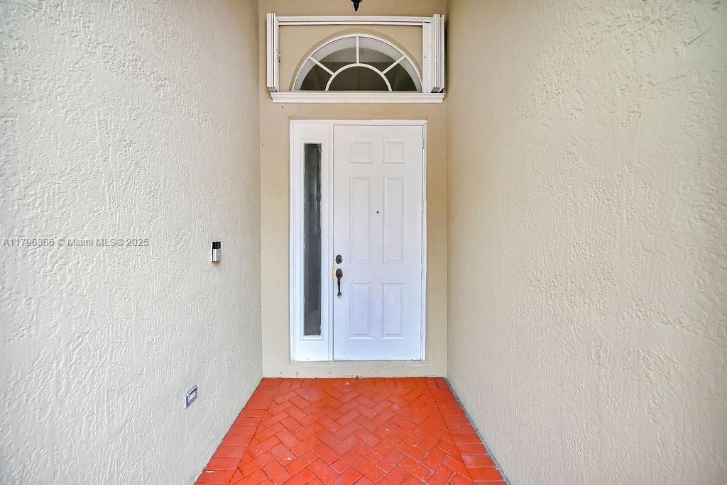 Recently Sold: $930,000 (4 beds, 3 baths, 1985 Square Feet)