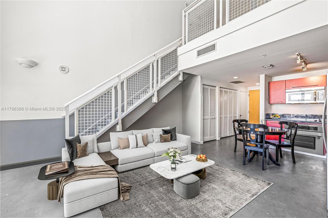 For Sale: $334,900 (1 beds, 1 baths, 978 Square Feet)