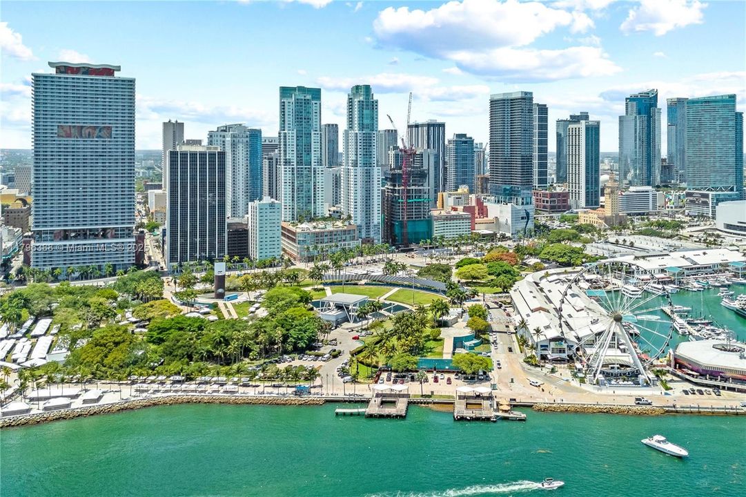 For Sale: $334,900 (1 beds, 1 baths, 978 Square Feet)