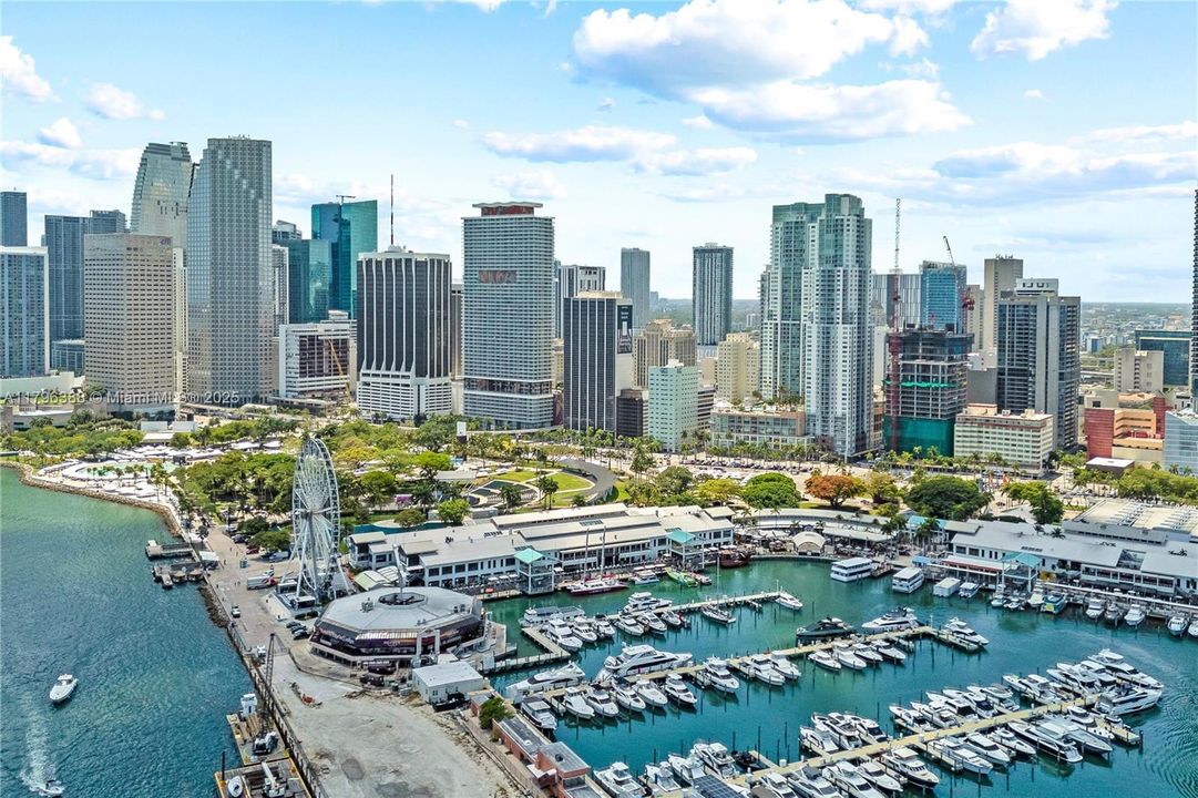 For Sale: $334,900 (1 beds, 1 baths, 978 Square Feet)