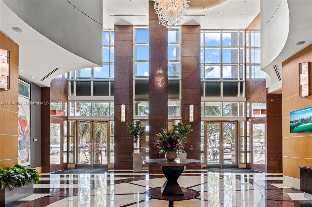 For Sale: $334,900 (1 beds, 1 baths, 978 Square Feet)