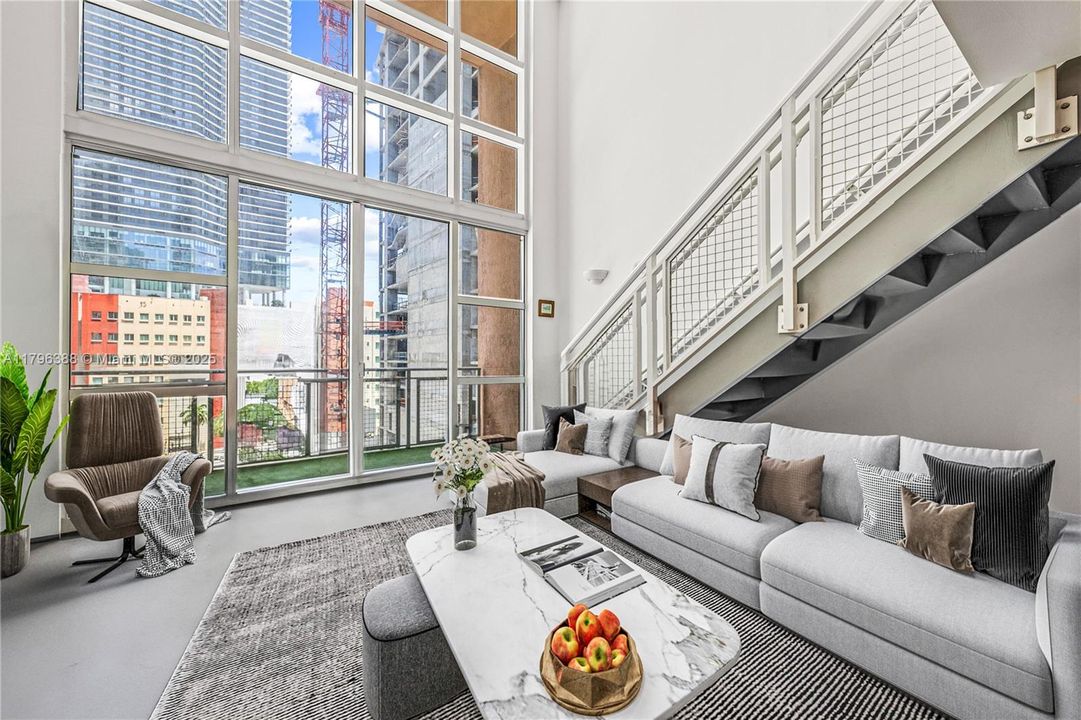 For Sale: $334,900 (1 beds, 1 baths, 978 Square Feet)