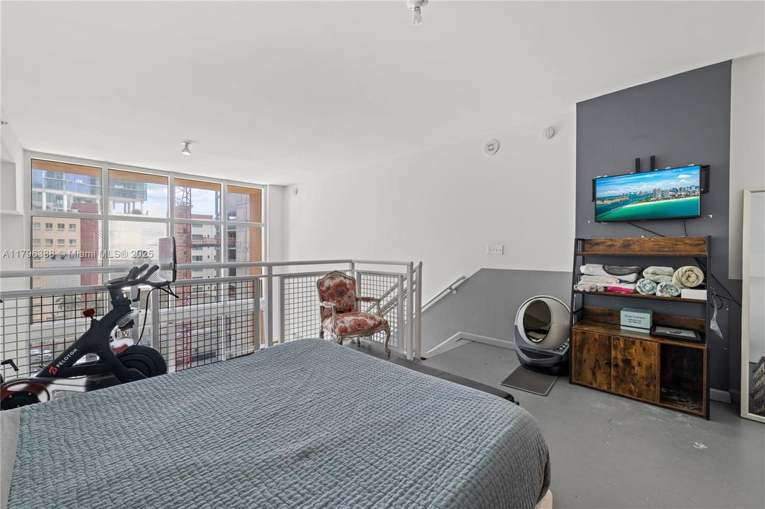 For Sale: $334,900 (1 beds, 1 baths, 978 Square Feet)