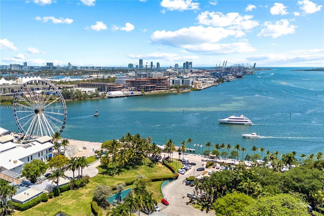 For Sale: $334,900 (1 beds, 1 baths, 978 Square Feet)