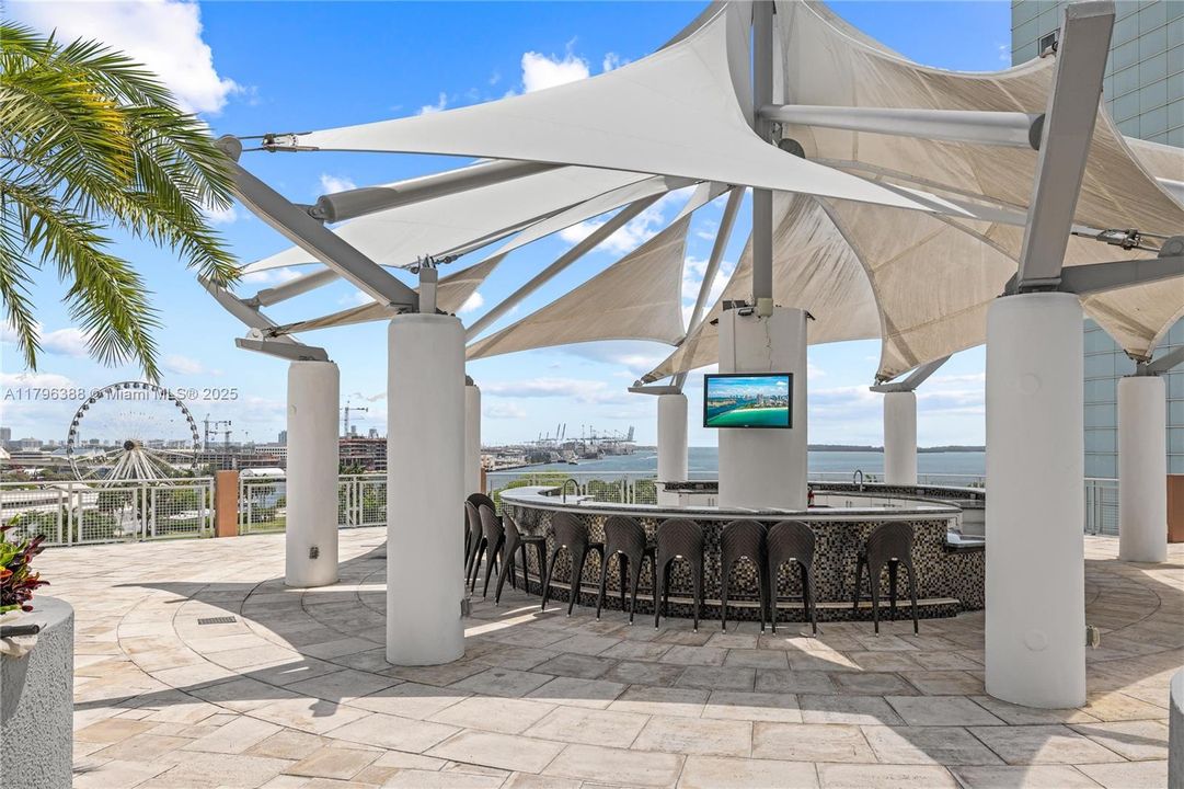 For Sale: $334,900 (1 beds, 1 baths, 978 Square Feet)