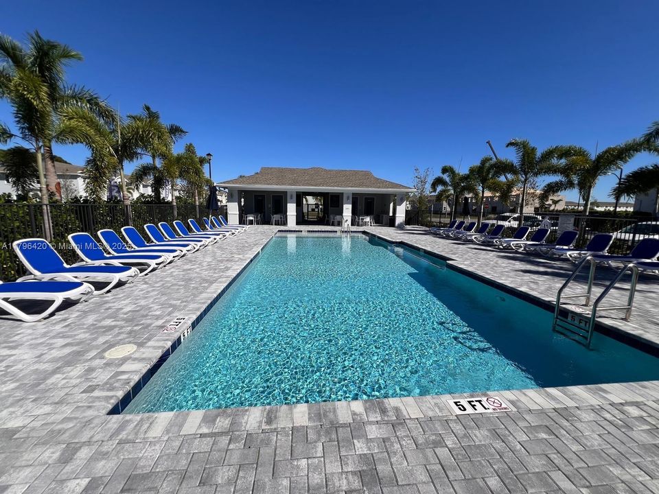 最近租的: $2,400 (3 贝兹, 2 浴室, 1635 平方英尺)