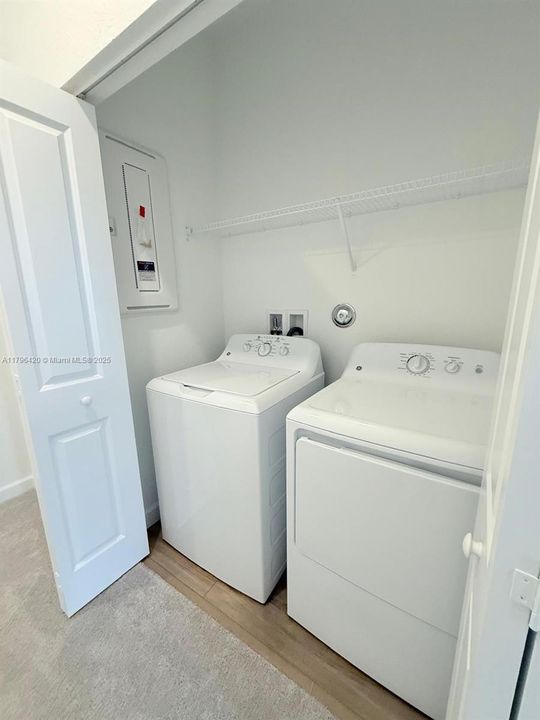 最近租的: $2,400 (3 贝兹, 2 浴室, 1635 平方英尺)