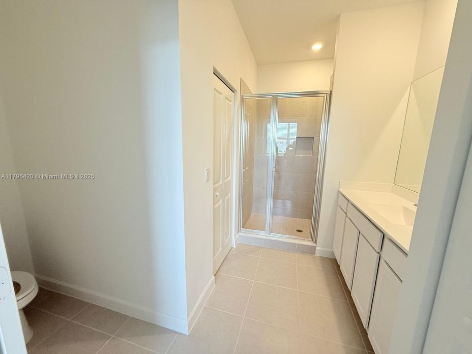 最近租的: $2,400 (3 贝兹, 2 浴室, 1635 平方英尺)