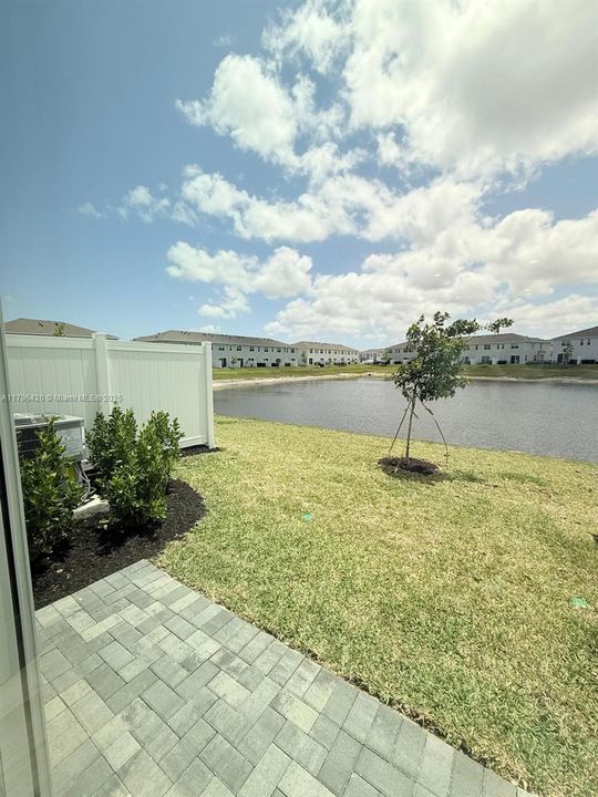 最近租的: $2,400 (3 贝兹, 2 浴室, 1635 平方英尺)