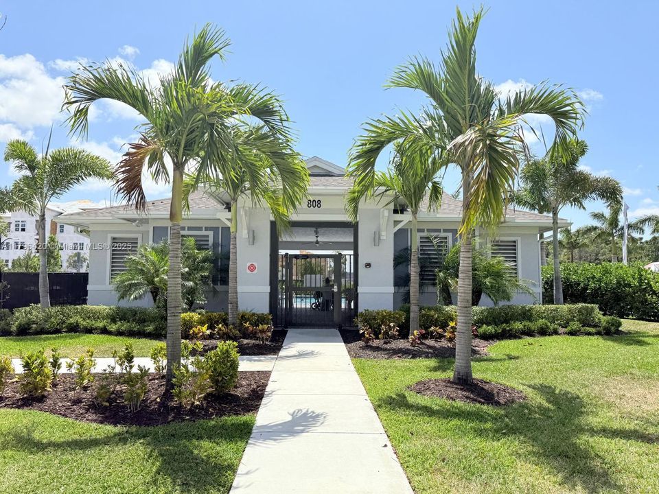 最近租的: $2,400 (3 贝兹, 2 浴室, 1635 平方英尺)