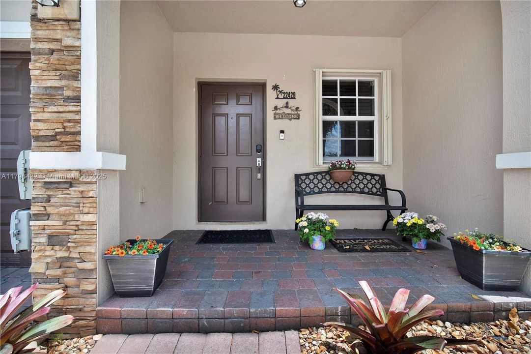 Vendido Recientemente: $455,000 (3 camas, 2 baños, 1747 Pies cuadrados)