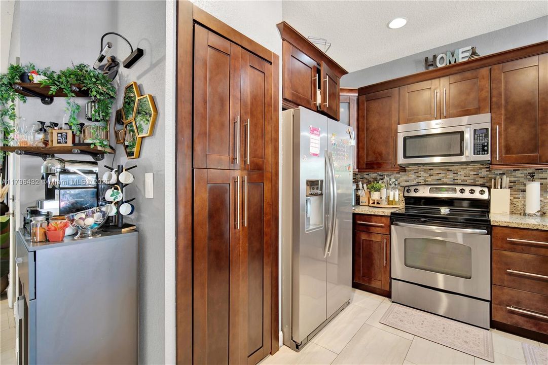 Vendido Recientemente: $455,000 (3 camas, 2 baños, 1747 Pies cuadrados)