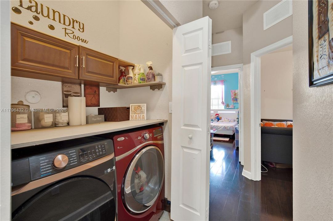 Vendido Recientemente: $455,000 (3 camas, 2 baños, 1747 Pies cuadrados)