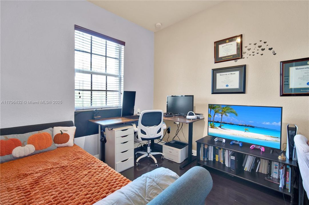 Vendido Recientemente: $455,000 (3 camas, 2 baños, 1747 Pies cuadrados)