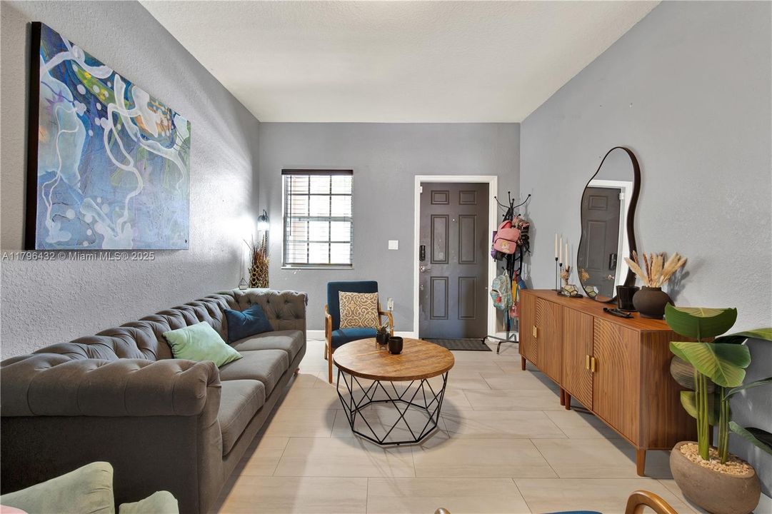 Vendido Recientemente: $455,000 (3 camas, 2 baños, 1747 Pies cuadrados)