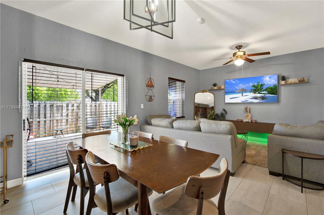 Vendido Recientemente: $455,000 (3 camas, 2 baños, 1747 Pies cuadrados)