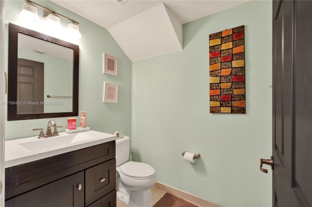 Vendido Recientemente: $455,000 (3 camas, 2 baños, 1747 Pies cuadrados)