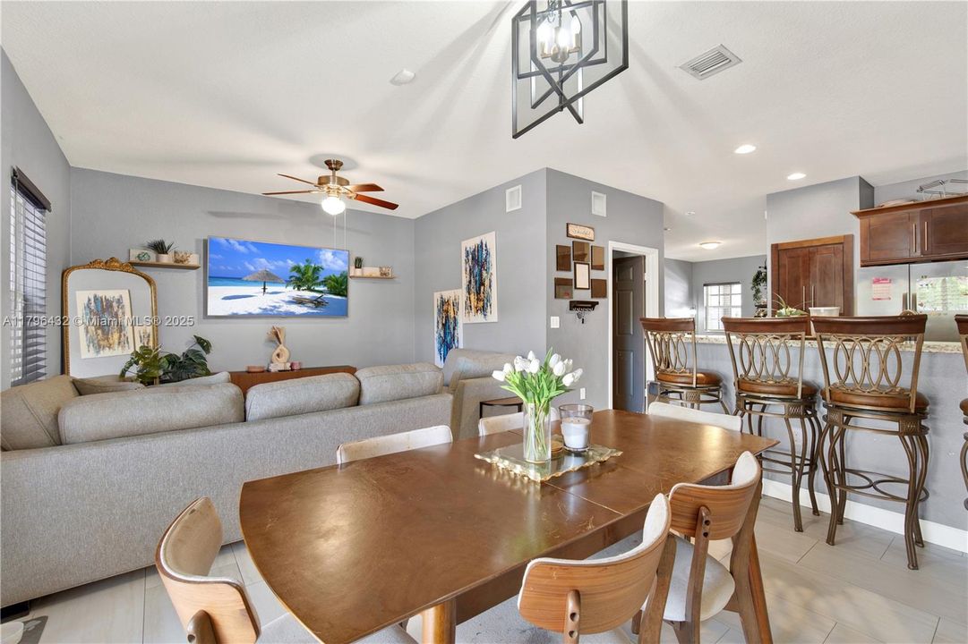 Vendido Recientemente: $455,000 (3 camas, 2 baños, 1747 Pies cuadrados)