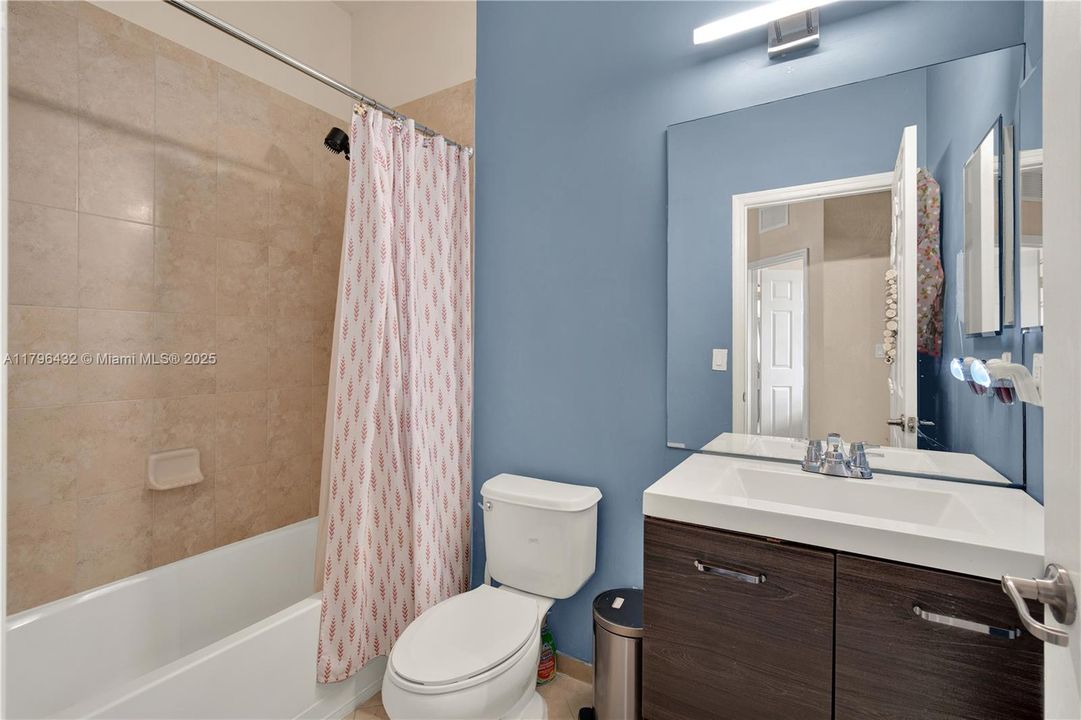 Vendido Recientemente: $455,000 (3 camas, 2 baños, 1747 Pies cuadrados)