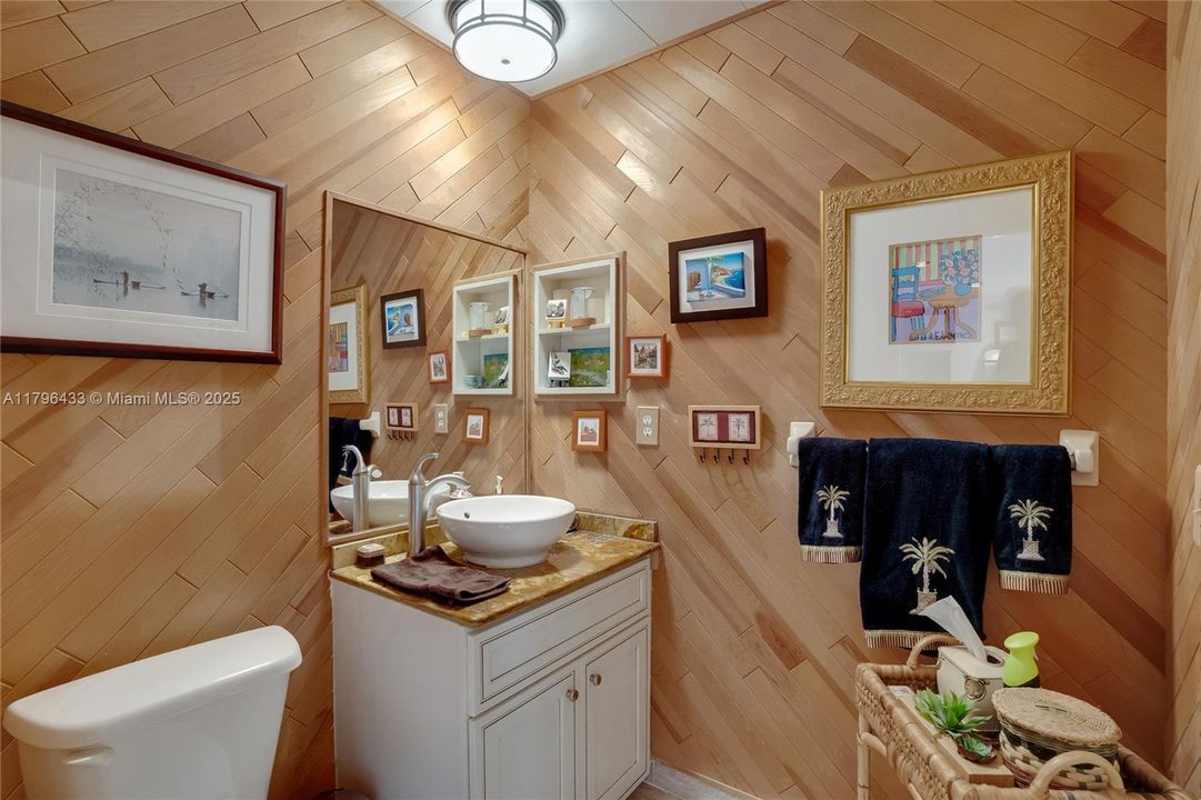 Activo con contrato: $809,750 (4 camas, 2 baños, 2587 Pies cuadrados)